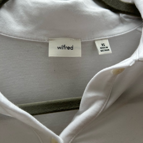 Aritzia soft button-up long sleeve - Picture 2 of 3